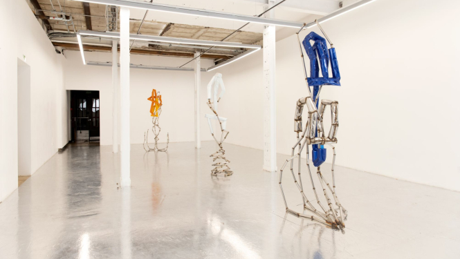 Indriķis Ģelzis. Skats no personālizstādes “Ūdeņaina dienas actiņa” Kim? Laikmetīgās mākslas centrā (25.08.–08.10.2023.). Foto: Mārtiņš Cīrulis