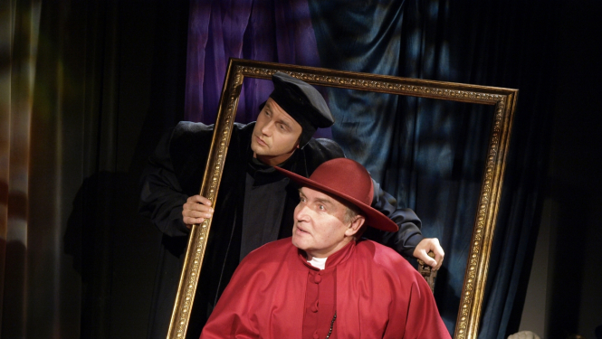 Divi aktieri uz skatuves