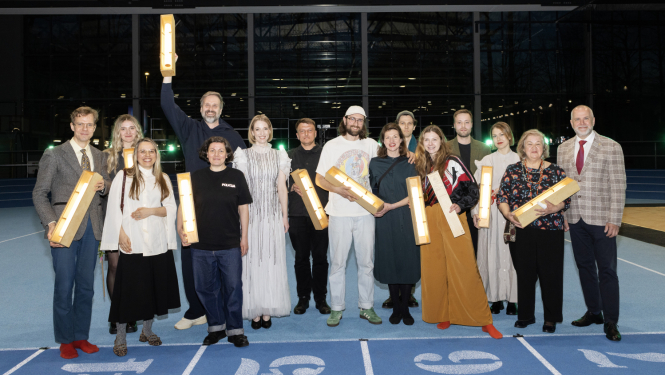 Latvijas Mākslas gada balvas laureātu kopīgs foto