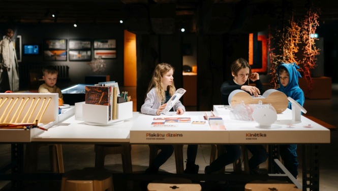 “Dizaina studija bērniem” Dekoratīvās mākslas un dizaina muzejā. 2023. Foto: Kristiāna Zelča