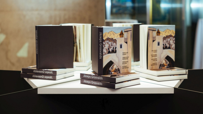 Grāmata “Persijas ainas / Tableaux Persans / Persiska Bilder / Scenes of Persia”.  Dizains: Inese Hofmane. 2023. Foto: Ģirts Raģelis