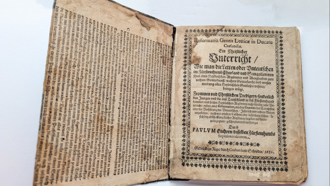Grāmatas “Reformatio Gentis Letticae ..  (Latviešu tautas reformācija ..)." titullapa un iesējums vecajā drukā