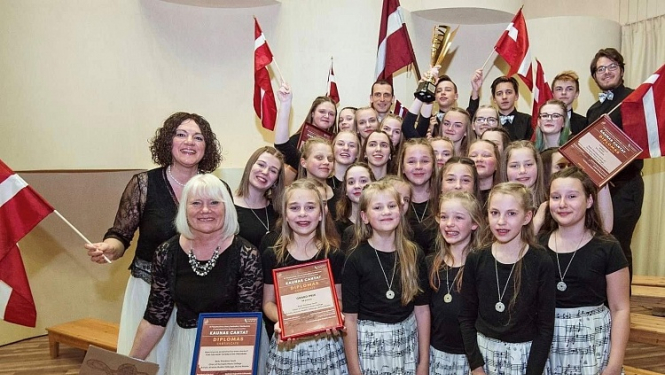 Ventspils Mūzikas vidusskolas koris "Nošu planētas" gūst panākumus Lietuvā