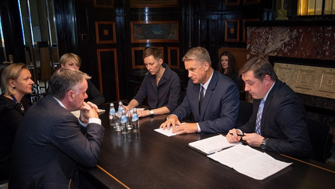 Kultūras ministrs tiekas ar Eiropas raidorganizāciju apvienības ģenerāldirektoru un piedalās Saeimas komisijas sēdē ar viņa dalību