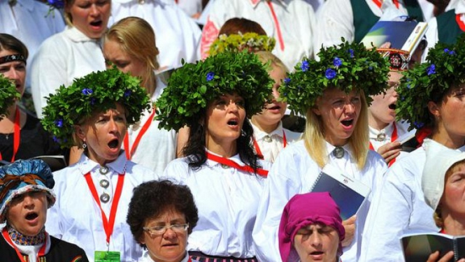 XXVI Vispārējo latviešu Dziesmu un XVI Deju svētku mākslinieciskā padome akceptē deju virsvadītājus un koru karu norises laiku