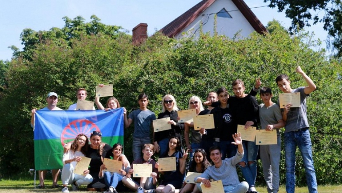 Notikusi pirmā Latvijas romu jauniešu praktiskā darbnīca „SĀRE KHETENE”