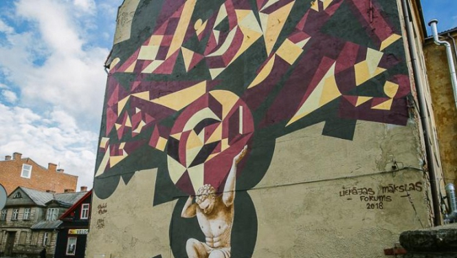 Liepājas Mākslas forumu atklāj ar monumentālu sienas gleznojumu “Atlants”