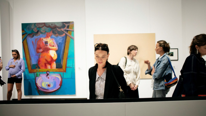 Izstāde “Tikai neraudi! Feministiskie skatījumi Latvijas mākslā: 1965–2023” Latvijas Nacionālajā mākslas muzejā. 2023. Foto: Kristīne Madjare