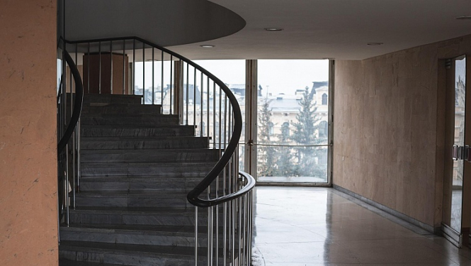 VNĪ: ēka Elizabetes ielā 2 stāv uz stipriem pamatiem, fasāde neapmierinošā stāvoklī