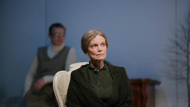 Valmieras teātra aktrisei Ligitai Dēvicai 80