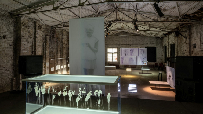 Laimdota Malle. Instalācija “OOZE” Vagonu Hallē Rīgā, Vagonu ielā 21 (29.09.–06.10.2022.). Foto: Oskars Rozenbergs