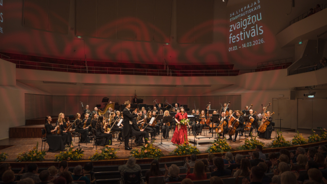 Liepājas Simfoniskais orķestris Gunta Kuzmas vadībā, beļģu klarnetiste Anelīne van Vauve koncertzālē “Lielais dzintars” atklāj Liepājas Starptautisko zvaigžņu festivālu