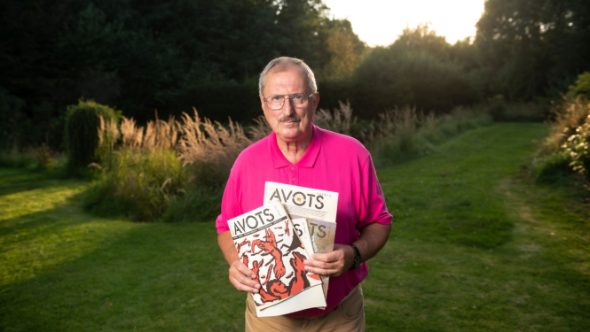 Rakstnieks Aivars Kļavis, projekta “Mūra nojaukšana. Latvijas māksla 1985–1991” dalībnieks. 2022. Foto: Kristaps Kalns