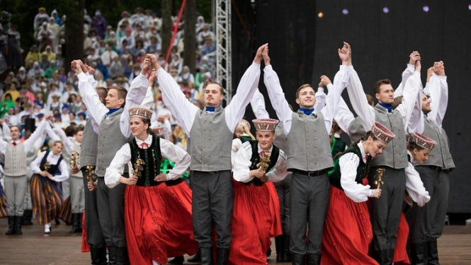 Gads līdz XXVI Vispārējiem latviešu Dziesmu un XVI Deju svētkiem