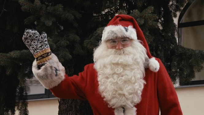 Leļļu teātra Ziemassvētku vecītis aicina bērnus palīgā