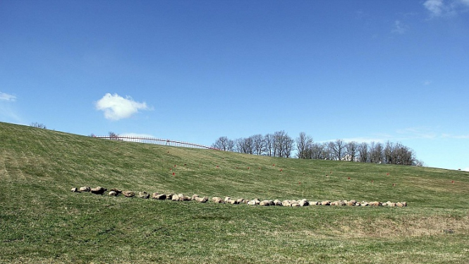 Pedvālē top Satversmes sapulces simtgadei veltīts vides mākslas objekts