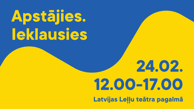 Teksts uz fona Ukrainas karoga dzeltenajā un zilajā krāsā: Apstājies, Ieklausies, 24.02., plkst. 12.-17.00, Latvijas Leļļu teātra pagalmā