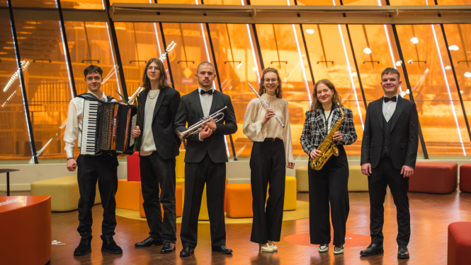 LMMDV audzēkņi un Liepājas Starptautiskā Zvaigžņu festivāla ieskaņas koncerta dalībnieki