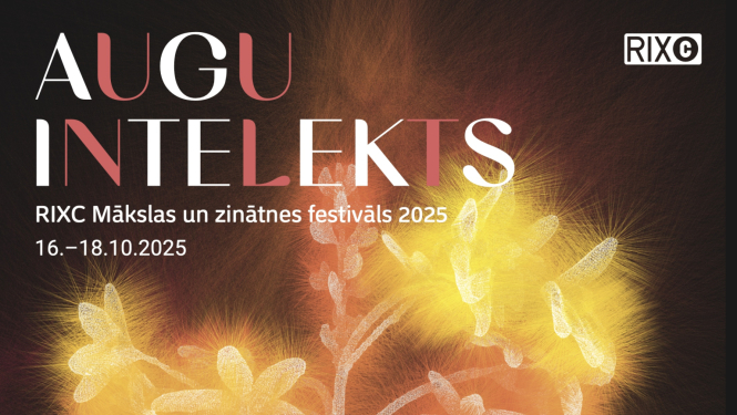Teksts uz mirdzošas auga fotogrāfija fona: Augu intelekts, RIXC Mākslas un zinātnes festivāls 2025, 16.-18.10.2025.