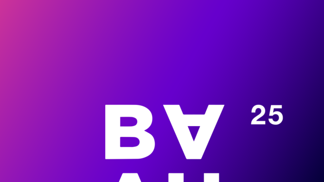 Baltijas arhitektūras skolu absolventu diplomdarbu konkursa BAUA Awards 2025 logo - lieli, gaiši burti BAUA un gads 2025