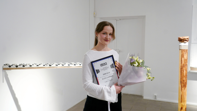 “BDO Jauno mākslinieku balvas” 2024 laureāte Elza Lapiņa