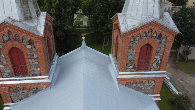 Baznīca skatā no putna lidojuma