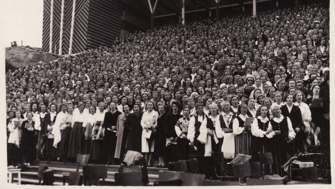 1940. gada Latgales dziesmu svētki Stropu estrādē. Foto no Daugavpils Novadpētniecības un mākslas muzeja krājuma.