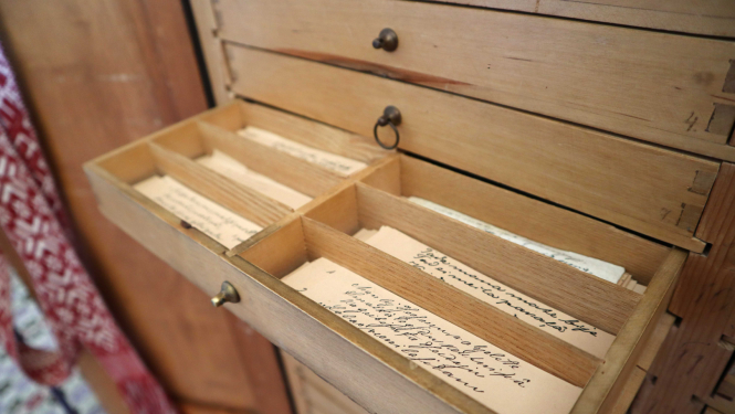 Dainu skapis Krišjāņa Barona muzejā