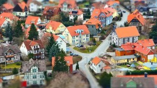 Ciemats, kurā ir vairākas mājas kopā
