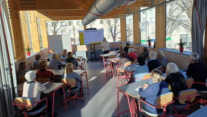 kultūrizglītības kursu senioriem norise un dalībnieku Latvijas Kultūras akadēmijas telpās