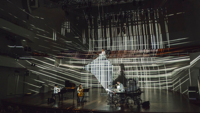 Attēls no Liepājas koncertzāles Lielais dzintars skatuves koncerta laikā