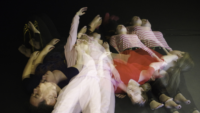 Izrādes mēģinājuma process