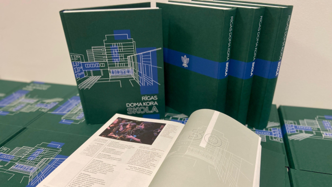Grāmata par Rīgas Doma kora skolu
