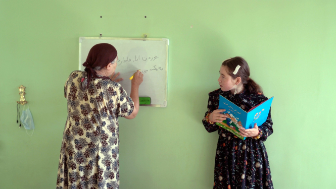 Kadrs no filmas “Havas dzīve” (Writing Hawa).