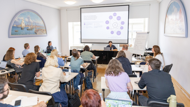 ICCROM mācības kultūras mantojuma aizsardzībai telpā ar mācību dalībniekiem un lektori