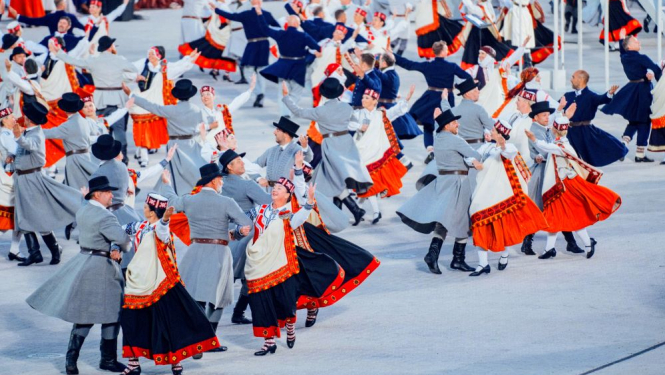 Tautas deju dejotāji, foto: LNKC arhīvs