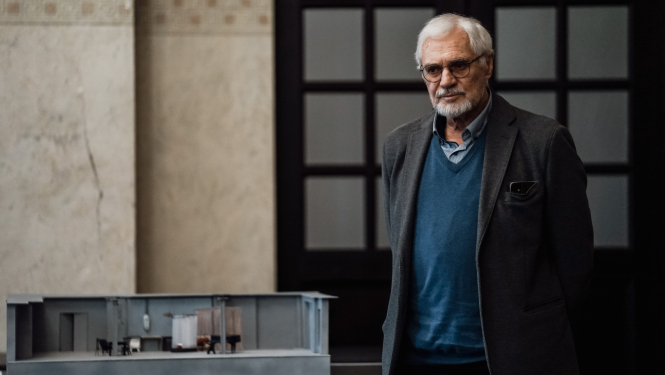 Režisors Pēteris Krilovs un "Ilgu tramvaja" makets