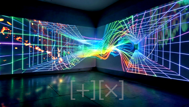 Jāņa Garanča izstādes “confluxus [+][×] stūra portāli” darba fragments - krāsaini ekrāni/projekcijas tumšā telpā