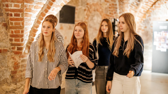 Četri jaunieši programmā “Latvijas skolas soma” iekļautā pasākumā LNVM telpās