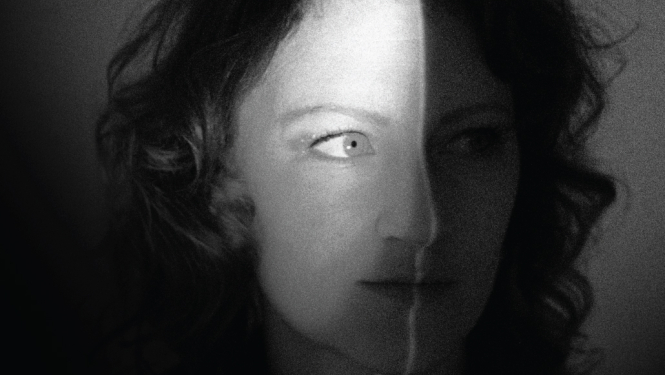 Dziedātājas, komponistes Lauras Polences portrets