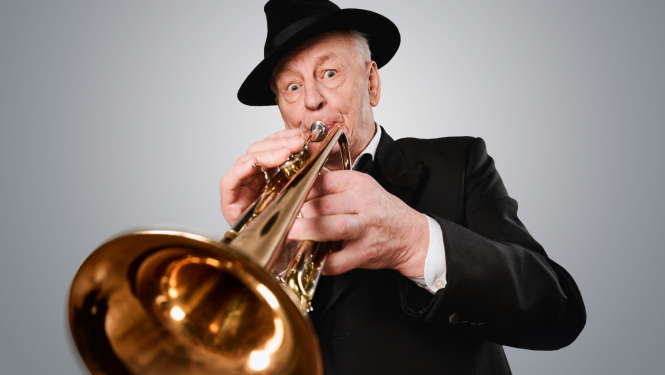 Aktieris ar trompeti