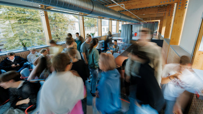 Latvijas Kultūras akadēmijas Informācijas dienas norise - apmeklētāji LKA telpās Miera ielā 58a