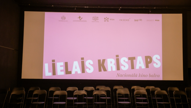 Lielā Kristapa logo uz projektora ekrāna