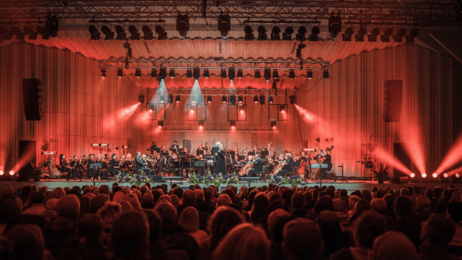 Liepājas Simfoniskais orķestris uz skatuves koncertdārzā “Pūt, vējiņi!