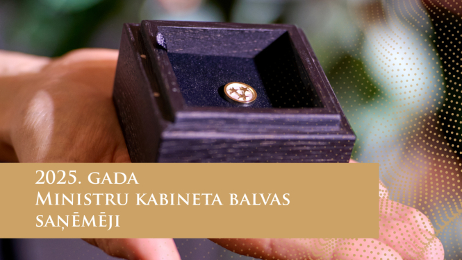Krūšu nozīme greznā iesaiņojumā; uzraksts: 2025. gada Ministru kabineta balvas saņēmēji