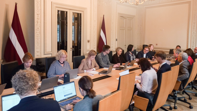 Mākslu un kultūras augstskolu padomes sēdes norise un dalībnieki KM Lielajā zālē