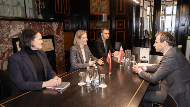 Kultūras ministres Agneses Lāces tikšanās ar Polijas Republikas vēstniecības pagaidu pilnvaroto lietvedi Latvijas Republikā Tomašu Serotiču (Tomasz Szeratics)