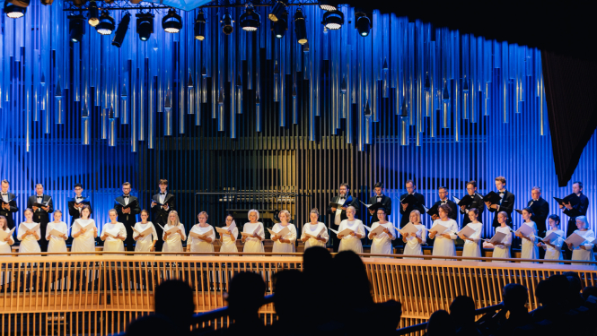 Koris "Latvija" uz koncertzāles skatuves