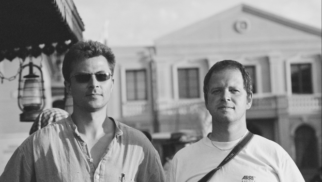 Kinomākslinieki Neils Matīss (1969–2014) un Mārtiņš Milbrets (1965–2019)