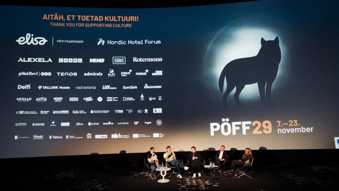 Tallinas kinofestivāla "Melnās naktis / Pimedate Ööde Filmifestival (PÖFF)" pasākums kino teātra zālē